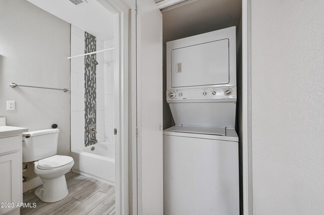 Building Photo - 1145 E Henry St