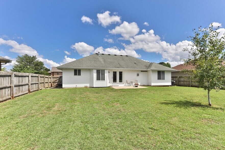 Building Photo - 647 S Meteor Ave