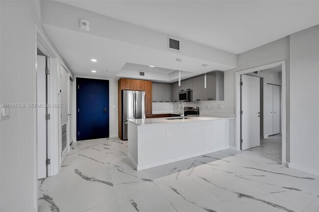 Building Photo - 840 NE 130th St