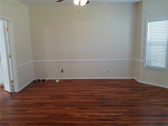 Building Photo - 6000 Carlow Ct SE