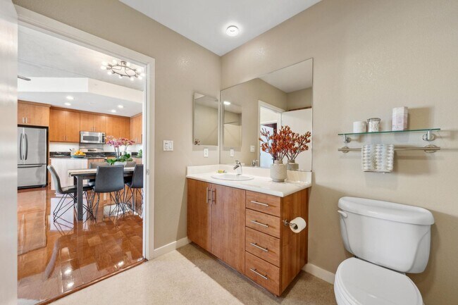 Building Photo - Refined Urban Condominium at Jack London S...
