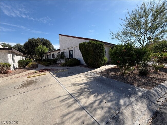 Building Photo - 3130 Espanol Dr