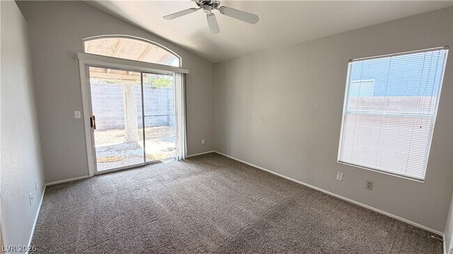 Building Photo - 7220 Paradise Bay Dr
