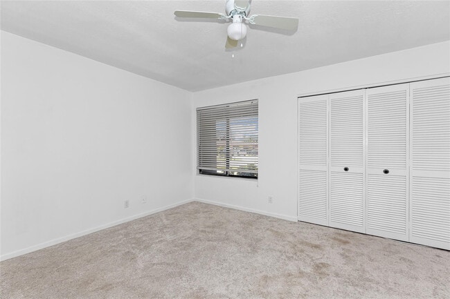 Building Photo - 5051 Pine Dr