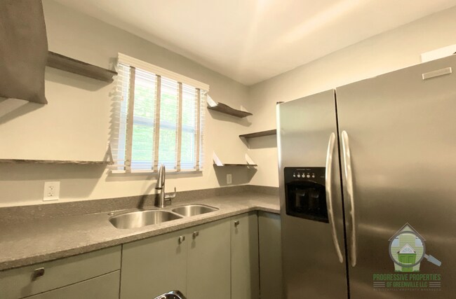 Building Photo - 403 Glenn Rd
