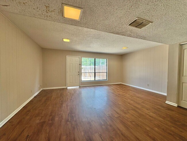Building Photo - Delmar Dr. 2514/2516