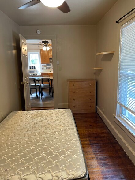 Bedroom 1 - 8 Park Pl