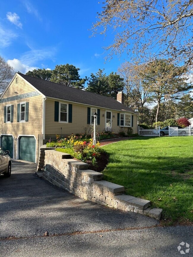 Building Photo - South Dennis Year Round 3 Bedroom House