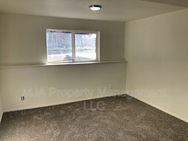 Building Photo - 4936 S La Brea St