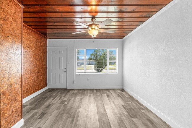 Building Photo - 815 Dundas Ct