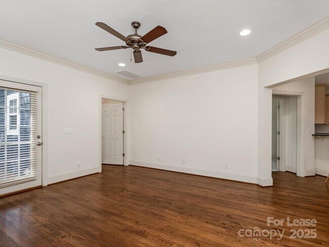 Building Photo - 2416 Chesterfield Ave