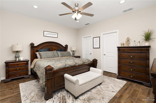 Building Photo - 3226 El Paso Dr