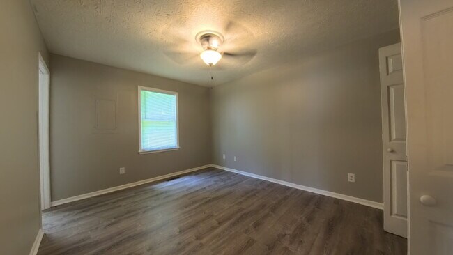 Building Photo - Stunning, Well-Maintained Craftsman Gem