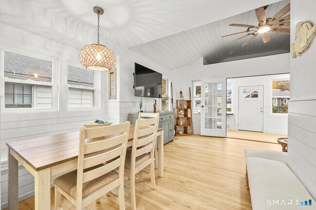 Building Photo - 17 W Orland St