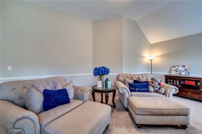 Building Photo - 2216 Golden Eagle Dr