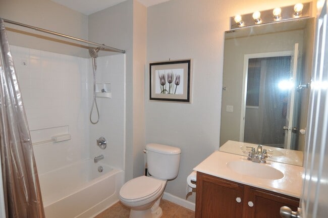 Building Photo - 2214 Glacier Park Ln