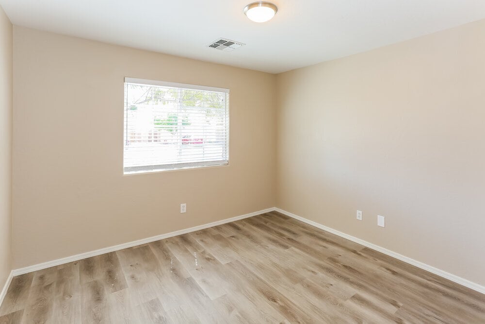Building Photo - 15316 W Laurel Ln
