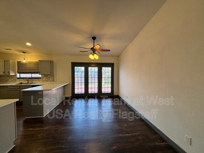 Building Photo - 3521 S Walapai Dr