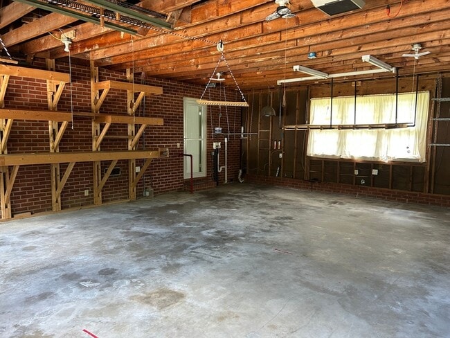 Building Photo - 407 Elizabeth Dr