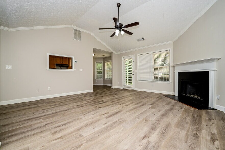 Building Photo - 330 Fieldstone Ln