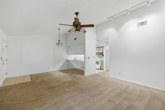 Building Photo - 3031 SE 5th Terrace