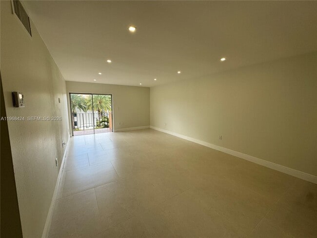 Building Photo - 1900 W 54th St