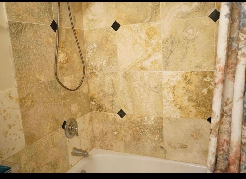 Building Photo - 695 A1A N