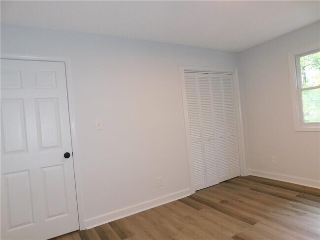 Building Photo - 183 Laurel Heights Dr