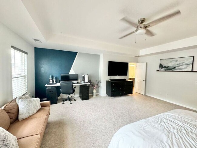 Building Photo - 1/2 off 1st and 2nd month rent - Pristine ...