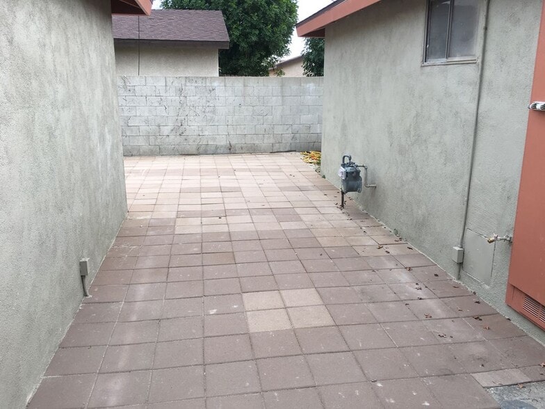 Building Photo - 642-648 W. 3rd St.