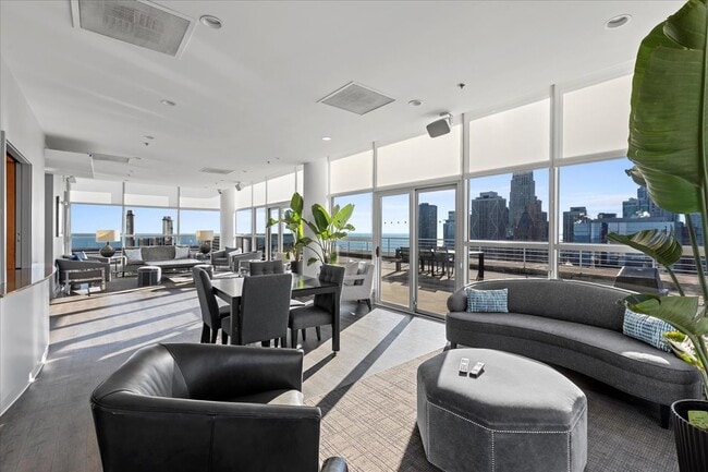 Building Photo - 250 E Pearson St