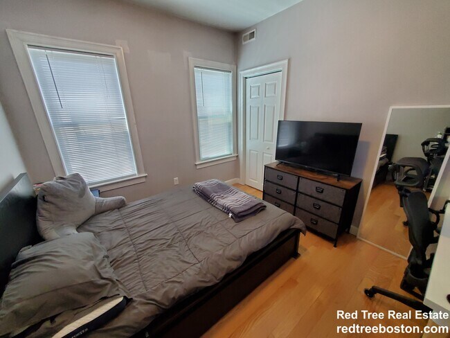 Building Photo - 83 Newbury St