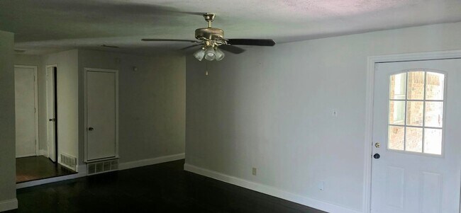 Building Photo - 1018 Rockledge Dr