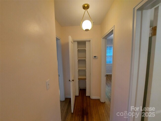 Building Photo - 557 Wakefield Dr
