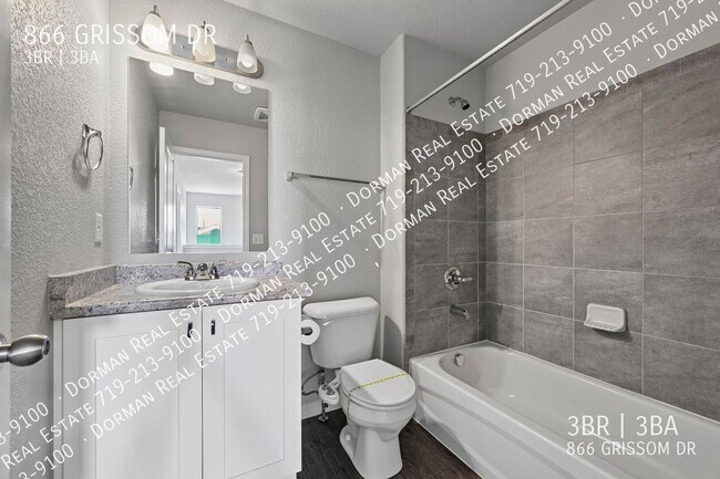 Building Photo - 866 Grissom Dr.