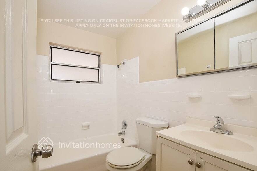 Building Photo - 411 W Charlotte Ave