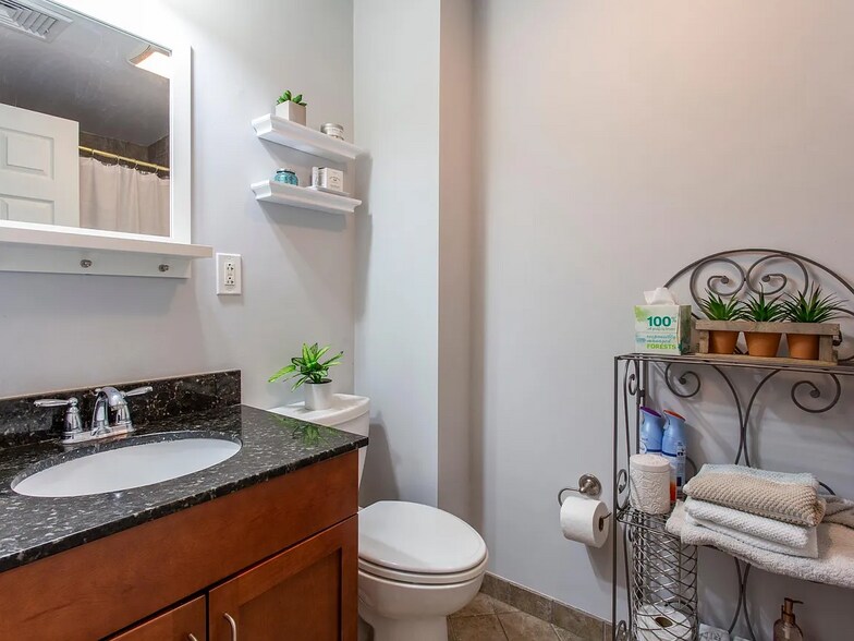 Building Photo - 218 Market St