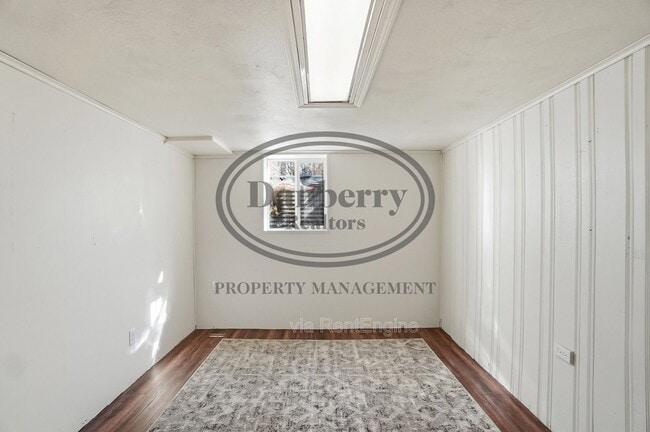 Building Photo - 1133 N Byrne Rd