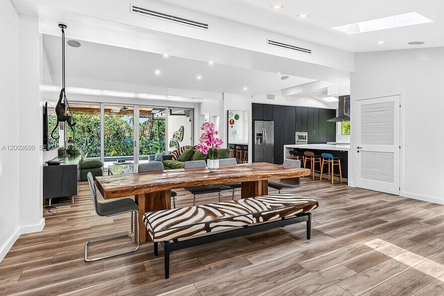 Building Photo - 570 NE 52nd Terrace