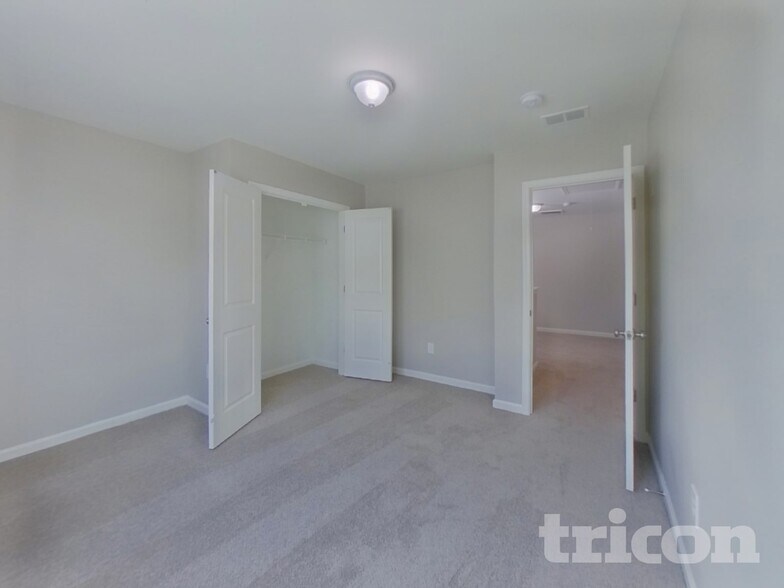 Building Photo - 35 Chalet Ct