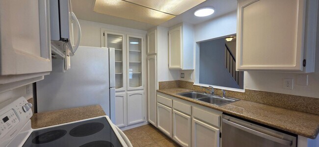 Building Photo - 7862 Hampton Ln