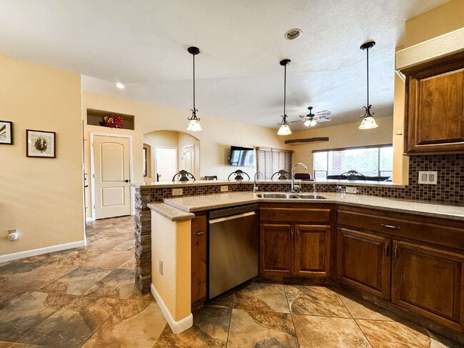Building Photo - “Well Maintained 2-Bedroom, 2-Bathroom Home in Foothills”