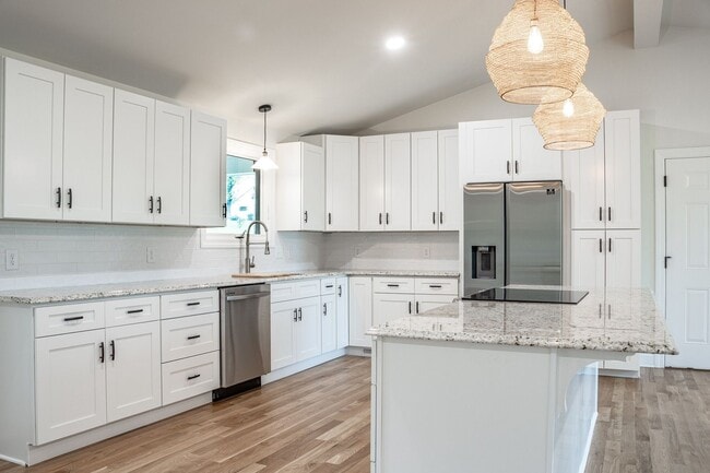 Building Photo - Hillsboro - Renovated Home for Lease