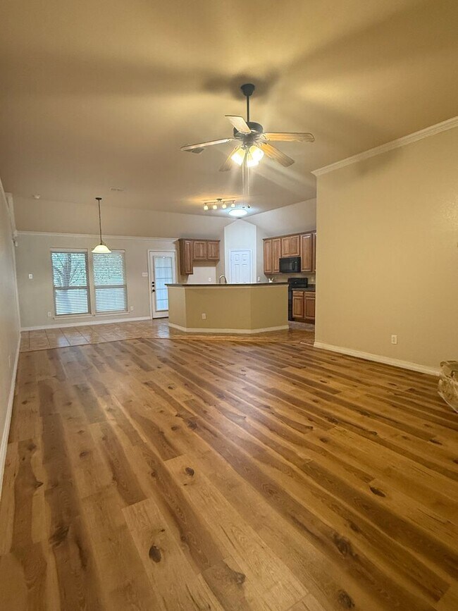 Building Photo - Beautiful 3/2 in Westover Village