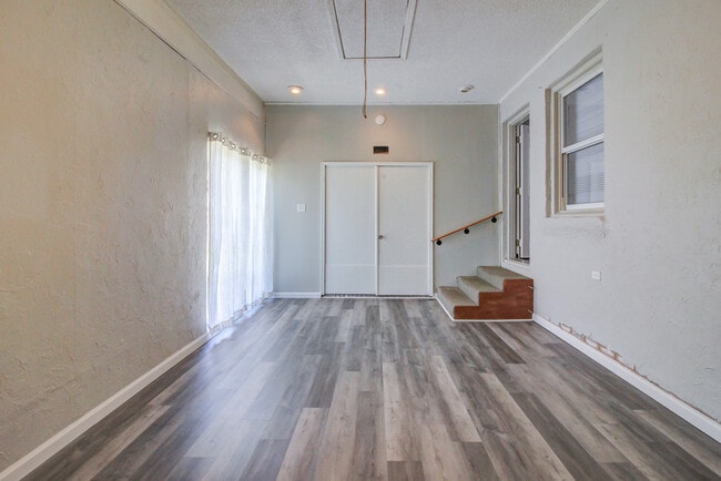 Building Photo - 105 Sandy Ln