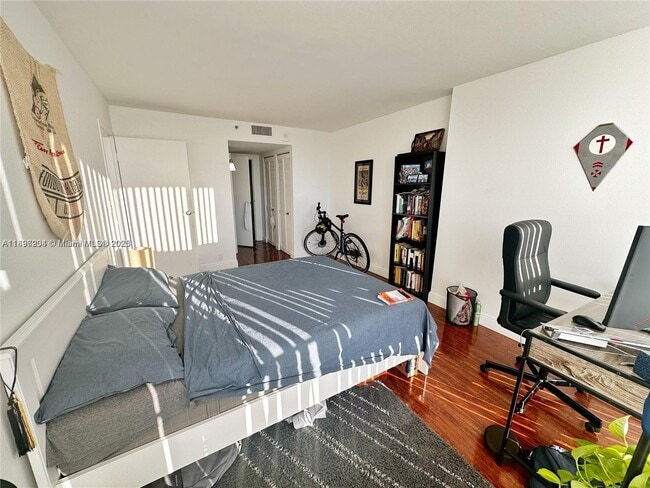 Building Photo - 7601 E Treasure Dr