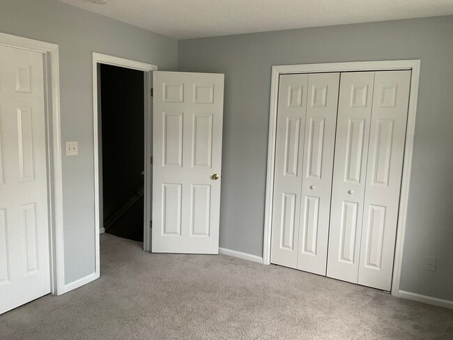 Building Photo - Charming two bedroom two and a half bath town home that is centrally located! Minutes to Camp Lej...