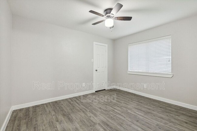 Building Photo - 1800 Meadow Lark Ln
