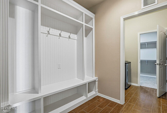 Building Photo - 7417 Dewberry Dr