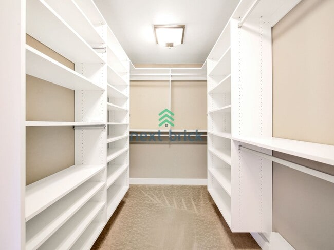 Building Photo - 4 BED AND 2.5 BATH SINGLE FAMILY HOUSE FOR...